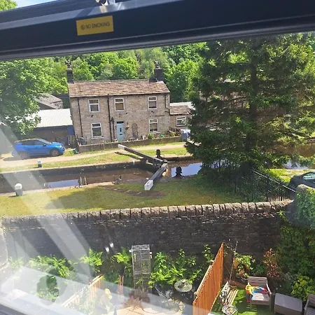Todmorden Bed & Breakfast - The Toothless Mog Walsden Exterior photo