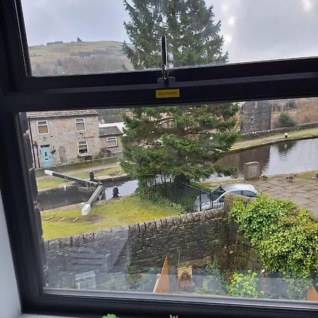 Todmorden Bed & Breakfast - The Toothless Mog Walsden Exterior photo