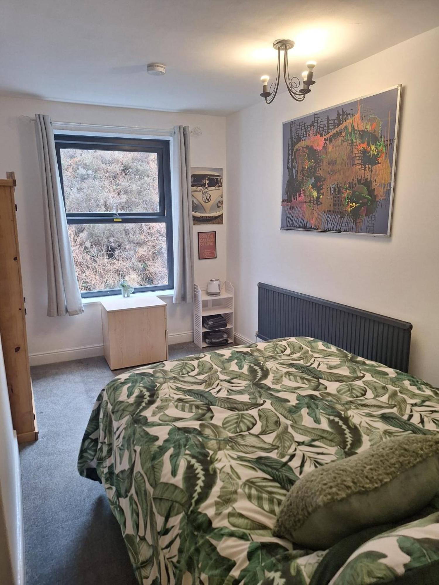 Todmorden - The Toothless Mog Bed & Breakfast